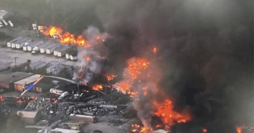 Aereo cargo UPS precipita e esplode all’aeroporto di Louisville: almeno tre feriti