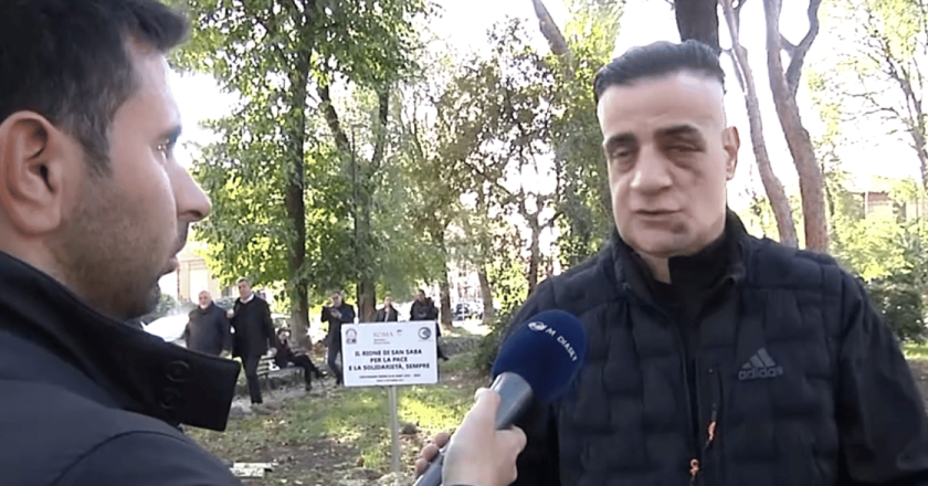 Aggressione allo youtuber Cicalone nella metro di Roma: colpito da un gruppo di uomini, ha un edema all’occhio