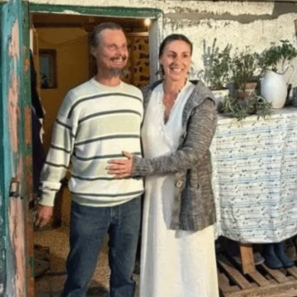 Famiglia nel bosco, Cristicchi scuote il web: “Bambini rapiti da un sistema demoniaco”