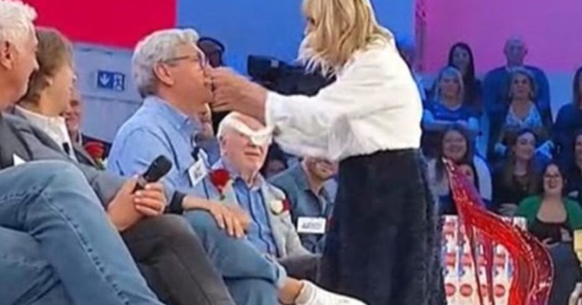 “Fermatela, è impazzita”. Uomini e Donne, Gemma Galgani perde la testa: mani in faccia al protagonista