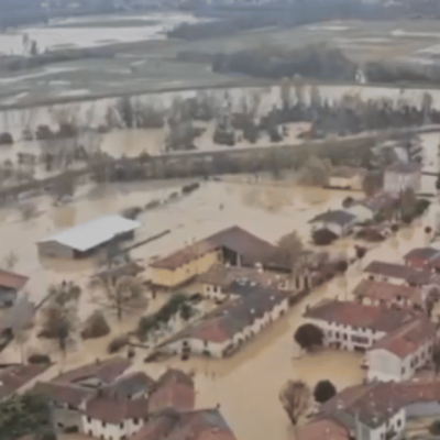 Maltempo in Friuli, esonda il Torre: 300 sfollati, due dispersi e frane. Allerta anche in Liguria e Toscana