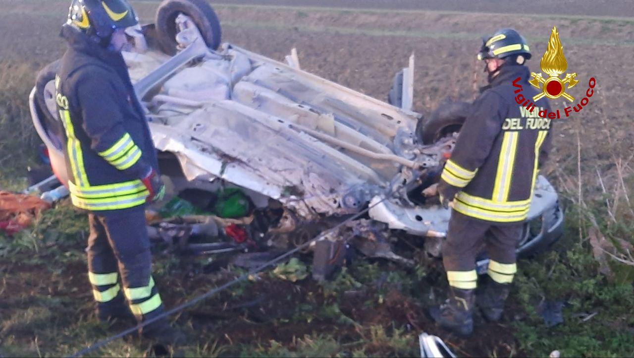 Tragedia italia. Scontro frontale auto-camion, morto un uomo di 57 anni incidente-novellara