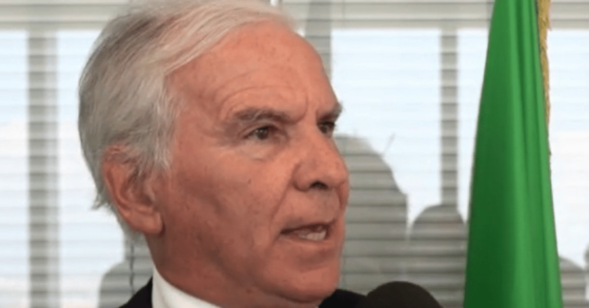 Insulta la giornalista di “Fuori dal Coro”, si dimette il commissario alle baraccopoli Maurizio Falco