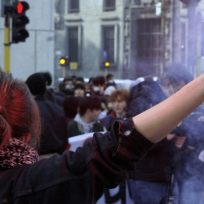 Milano, nuovo corteo e città paralizzata: De Corato attacca e propone cauzioni per chi organizza le manifestazioni