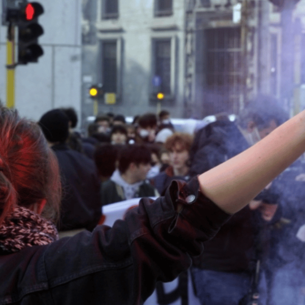 Milano, nuovo corteo e città paralizzata: De Corato attacca e propone cauzioni per chi organizza le manifestazioni