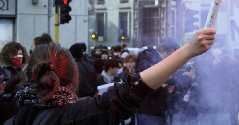 Milano, nuovo corteo e città paralizzata: De Corato attacca e propone cauzioni per chi organizza le manifestazioni