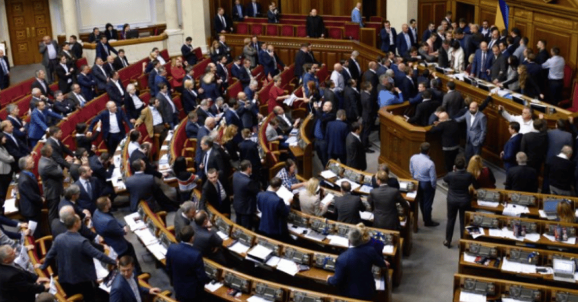 Ucraina, doppia bufera nel governo: si dimettono i ministri di Giustizia ed Energia dopo lo scandalo corruzione