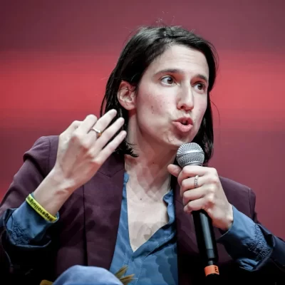 Un politico lascia il PD e passa a Forza Italia: nuovo colpo per Elly Schlein