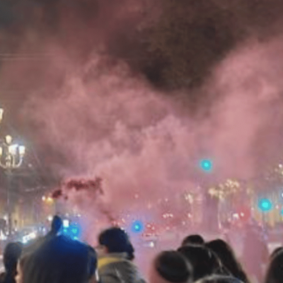 Torino, corteo contro la violenza di genere: attiviste bloccano la metro durante la manifestazione