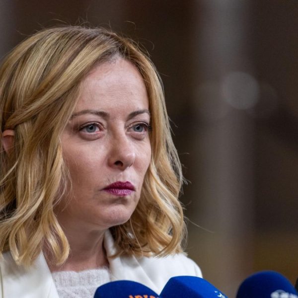 Iran, Meloni frena sull’intervento nello Stretto di Hormuz: “Sarebbe un passo verso il coinvolgimento”