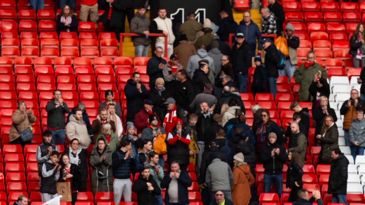 È morto allo stadio durante la partita! Si ferma tutto: tragedia Copertina-30