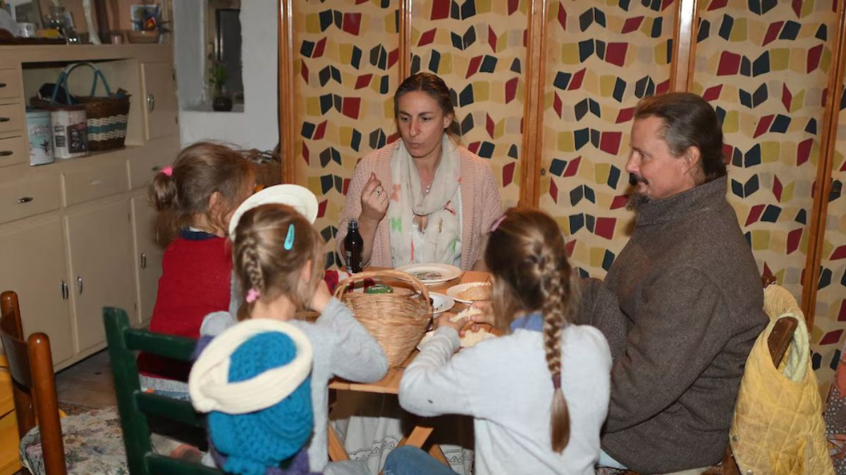 Famiglia nel bosco, i bambini saranno ascoltati senza genitori