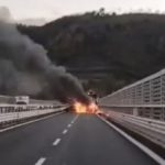 Assalto in autostrada, esplosioni e fiamme: la notizia è arrivata ora​