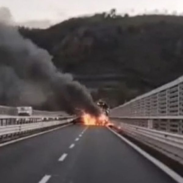 Assalto in autostrada, esplosioni e fiamme: la notizia è arrivata ora​