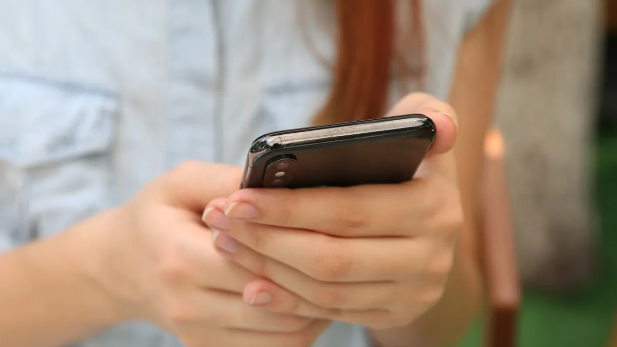 La truffa che spopola in Italia: la polizia lancia l’allarme, “Attenti a questo messaggio” La truffa che spopola in Italia: la polizia lancia l’allarme, “Attenti a questo messaggio”