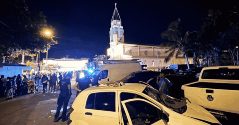 Auto sulla folla ai mercatini di Natale: almeno 10 morti e decine di feriti, anche bambini