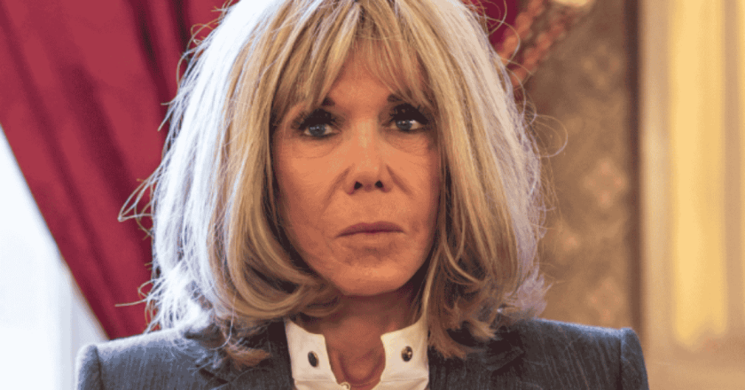 Brigitte Macron insulta un gruppo di femministe: il video scatena la tempesta politica in Francia