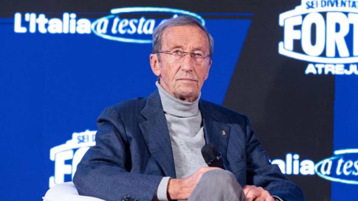 Fini ad Atreju, il “ritorno a casa” dell’ex leader di An: “Ho votato Meloni e la voterò ancora” Fini ad Atreju, il “ritorno a casa” dell’ex leader di An: “Ho votato Meloni e la voterò ancora”