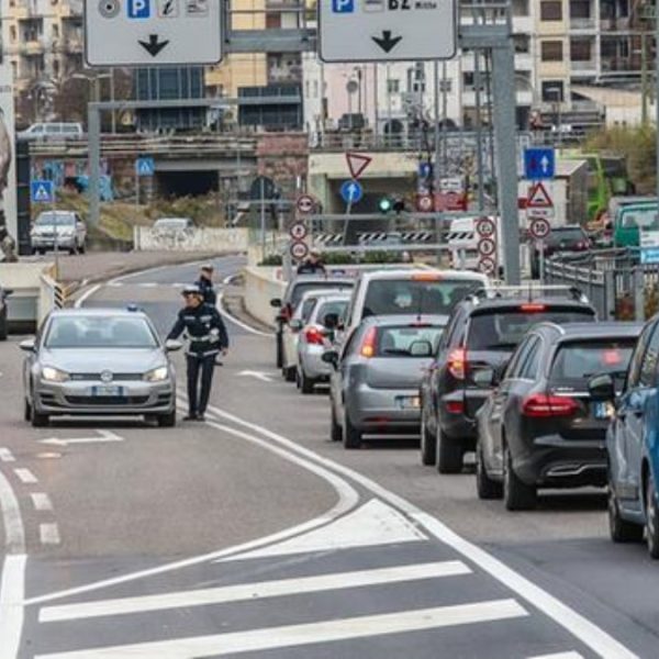 “Tutto bloccato”. Follia in Italia, città presa d’assalto! Sta succedendo in questo momento