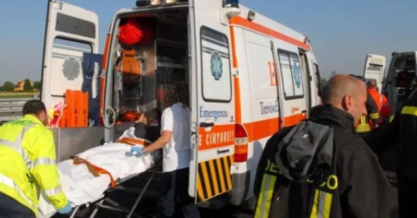 “Autostrada chiusa”. Tragico incidente stradale, ci sono morti: ambulanze sul posto