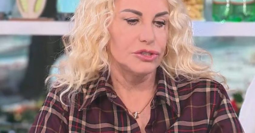 “Fatico a respirare”. Antonella Clerici, la dolorosa confessione in diretta: “Vi chiedo scusa ma…”