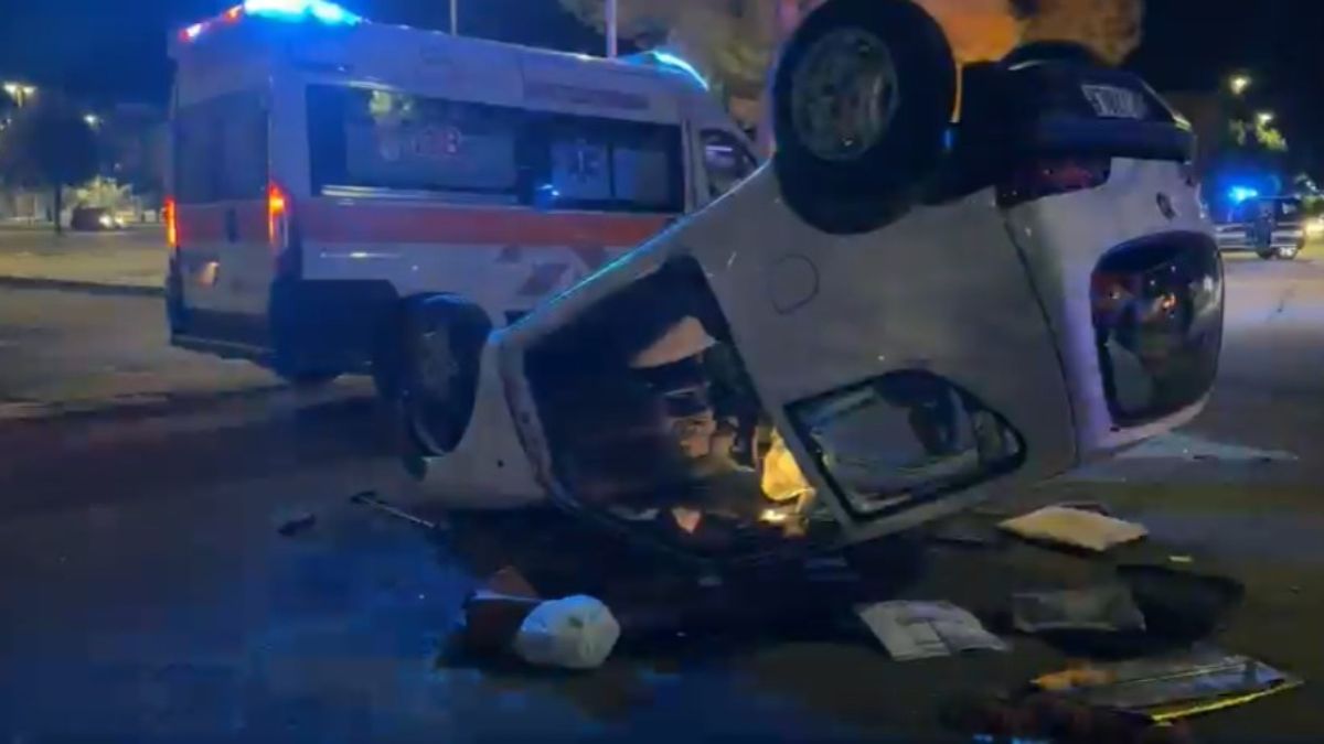 “Non ce l’ha fatta”. L’auto si ribalta, a bordo marito e moglie: tragedia spaventosa “Non ce l’ha fatta”. L’auto si ribalta, a bordo marito e moglie: tragedia spaventosa