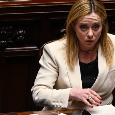Lite alla Camera, M5s e Avs contro Giorgia Meloni: “Venga in Aula”. Esplode la rissa