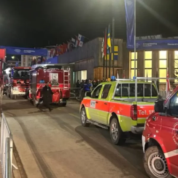 Evacuato lo studio di Lilli Gruber a Davos durante la diretta: incendio vicino al centro congressi