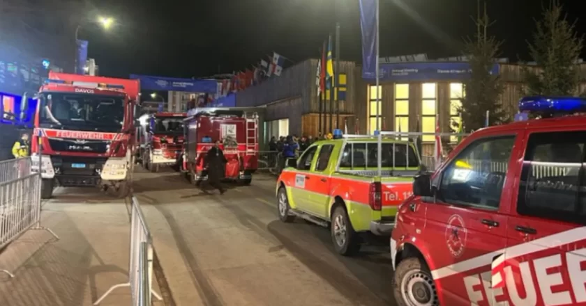 Evacuato lo studio di Lilli Gruber a Davos durante la diretta: incendio vicino al centro congressi