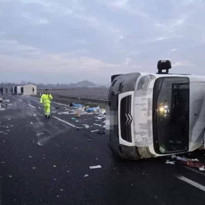 Incidente in autostrada Torino-Aosta, schianto tra due furgoni: traffico paralizzato e code chilometriche