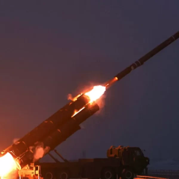 Seul accusa Pyongyang: missile lanciato verso il Mar del Giappone, cresce la tensione in Asia