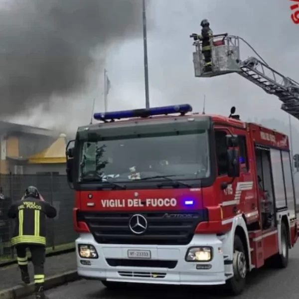 Ospedale italiano in fiamme: fumo nero nei corridoi e pazienti evacuati