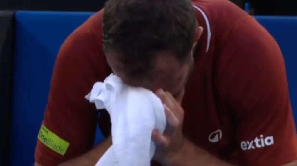 Gesto di grande sportività per Jannik Sinner dopo il ritiro di Gaston: l’abbraccio, le lacrime e gli applausi della Rod Laver Arena ⬇️⬇️