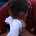 Sinner consola Gaston dopo il ritiro: fair play e applausi agli Australian Open