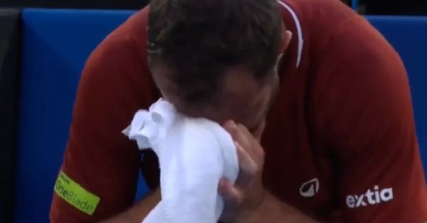 Sinner consola Gaston dopo il ritiro: fair play e applausi agli Australian Open