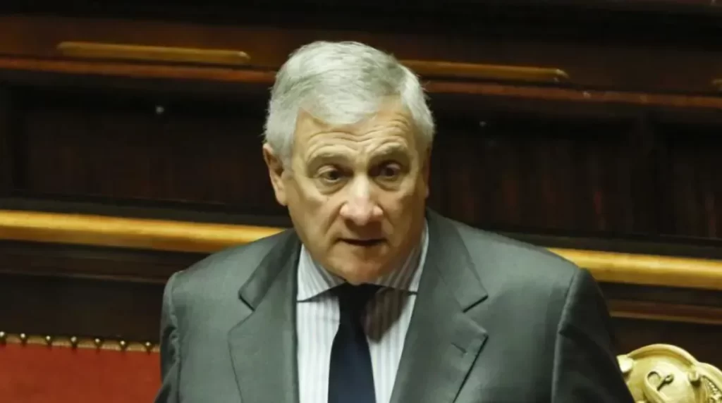 L’Iran convoca l’ambasciatrice italiana dopo l’annuncio di Tajani sui Pasdaran: tensione diplomatica, divisioni in Ue e rischio isolamento.