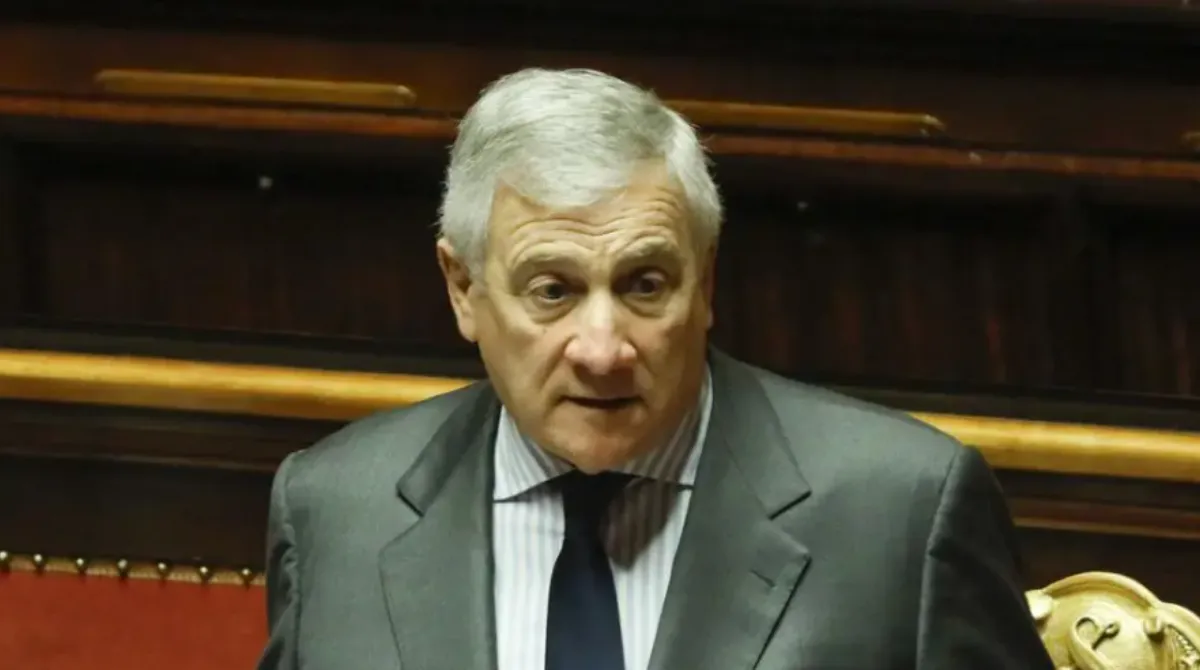 L’Iran convoca l’ambasciatrice italiana dopo l’annuncio di Tajani sui Pasdaran: tensione diplomatica, divisioni in Ue e rischio isolamento.