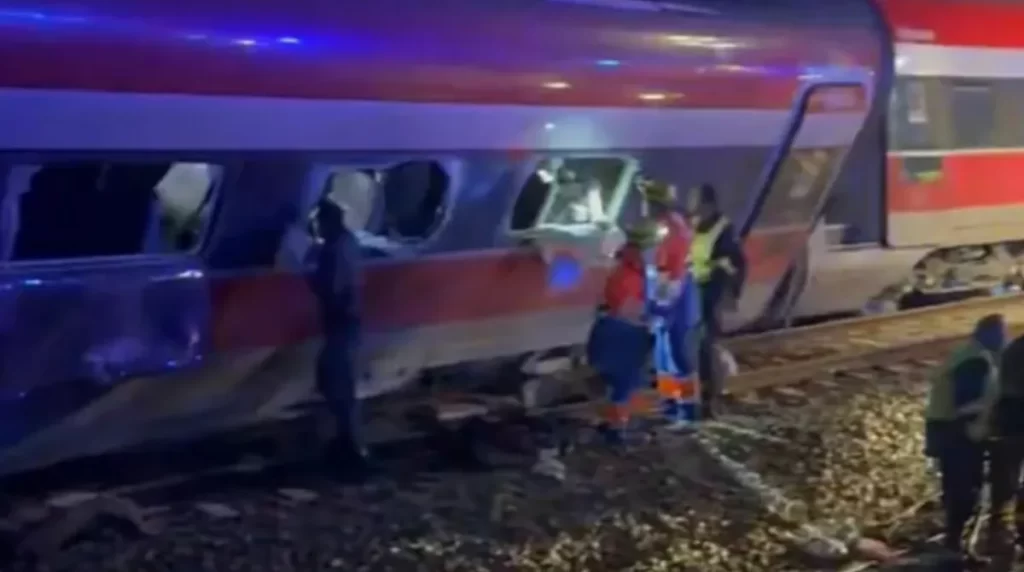 Treni deragliati in Andalusia, soccorsi tra vagoni ribaltati