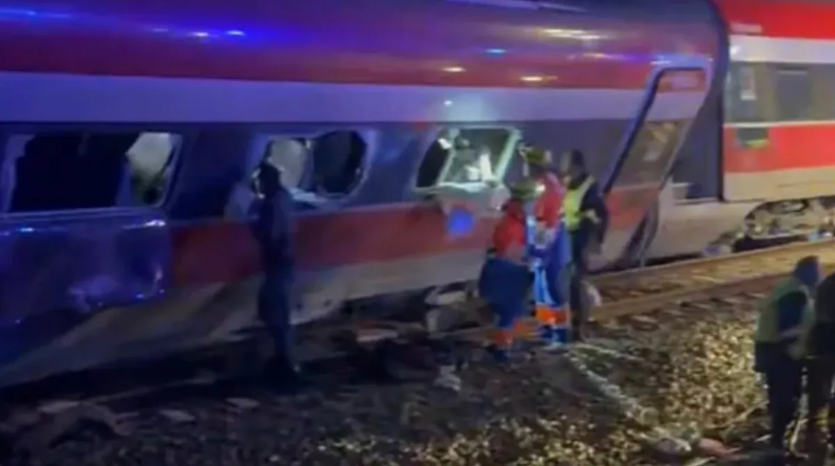 Treni deragliati in Andalusia, soccorsi tra vagoni ribaltati