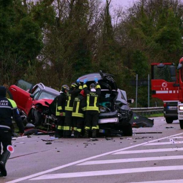 Italia, incidente tremendo: è strage! Tutto bloccato sui due lati di marcia