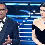 “Febbre alta, salta tutto”. Sanremo, il doloroso annuncio di Carlo Conti: “Non ci sarà”