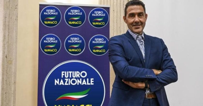 Vannacci lascia la Lega: “Futuro nazionale è realtà”. Pronti a seguirlo Pozzolo e Furgiuele. Salvini: “Deluso e amareggiato”