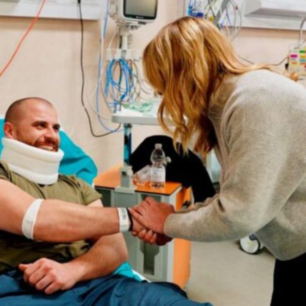 “Neanche un graffio”. La sinistra prende in giro così i poliziotti feriti: è bufera