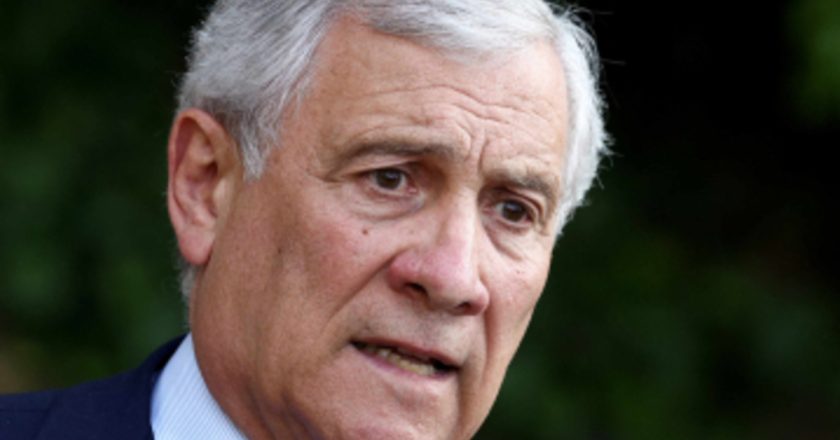 Iran, Meloni agli italiani: “Siate prudenti”. Interviene Tajani, il comunicato per gli italiani all’estero