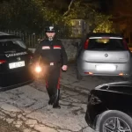 Tentato furto ad Arezzo finisce in tragedia: ladro muore dissanguato durante la fuga dalla villa