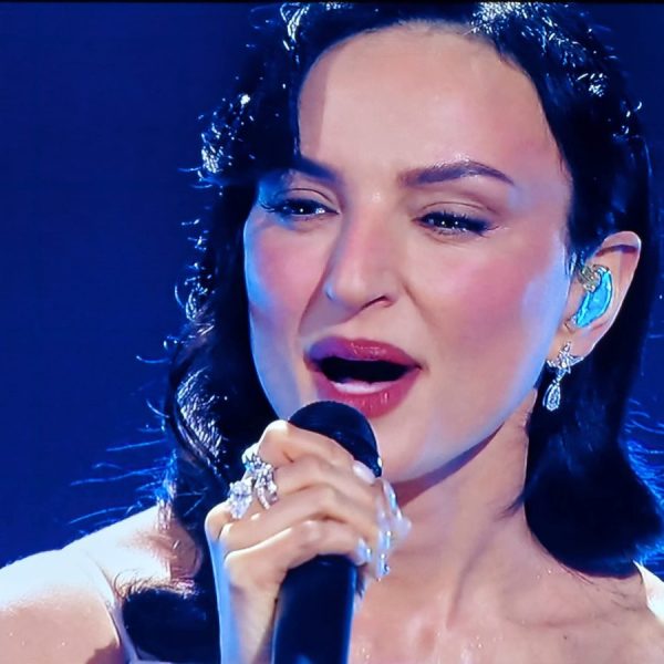 “Arisa? Cosa penso davvero”. Sanremo 2026, Enrico Ruggeri interviene e tira in ballo Carlo Conti