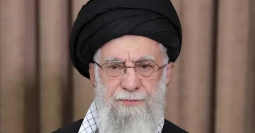 Usa e Israele attaccano l’Iran: oltre 200 morti, ipotesi morte Khamenei. Hormuz chiuso, Meloni convoca vertice urgente