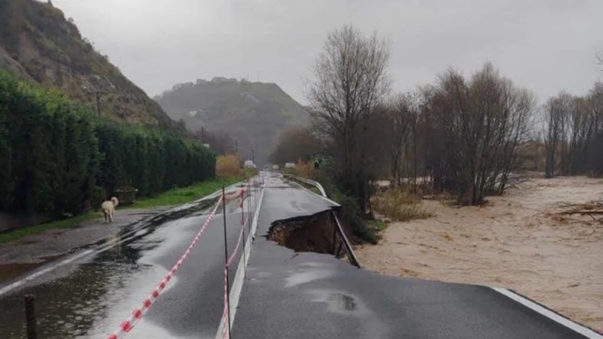 “Lasciate subito le abitazioni”. Allarme in Italia, il fiume esonda: appello drammatico del sindaco cassano