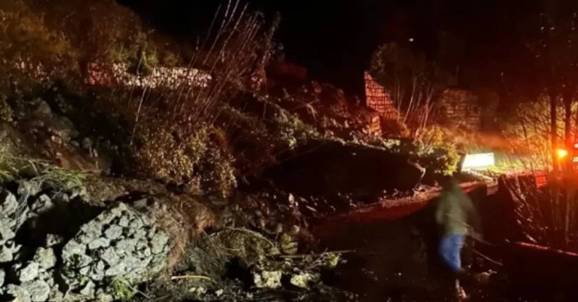 Frana sulla Costiera Amalfitana: chiusa la SS163 dopo il maltempo, traffico deviato