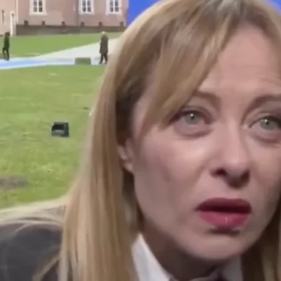 Giorgia Meloni, fuorionda al vertice Ue in Belgio: “Sto congelando!”, il video diventa virale